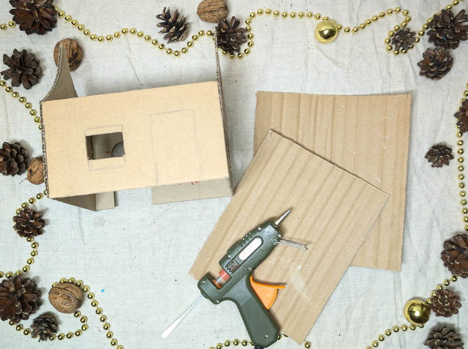 Langkah-demi-langkah panduan untuk membangun rumah Natal: Gambar 8