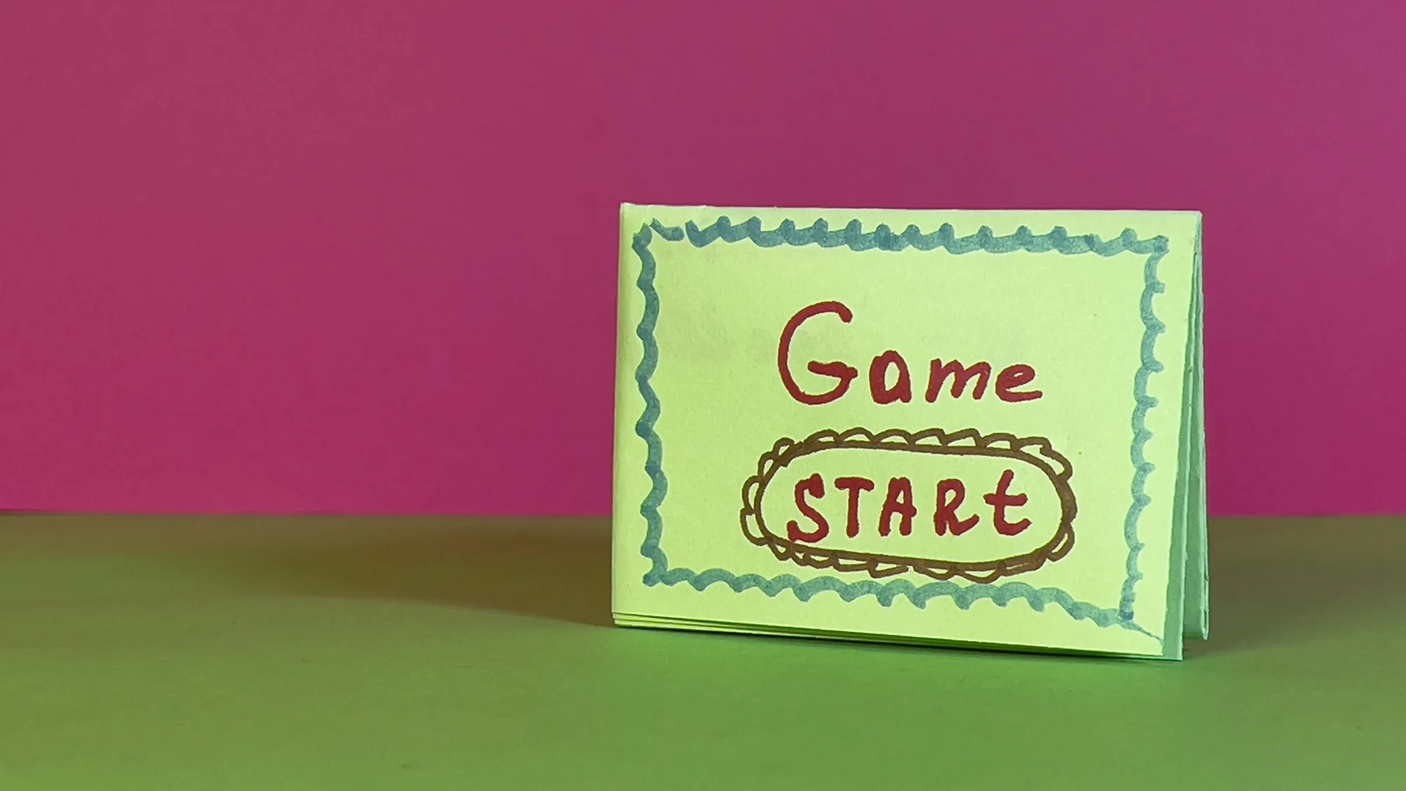 Faltspiel aus Papier Schritt 4: Fertiges buntes Faltspiel bereit zum Spielen