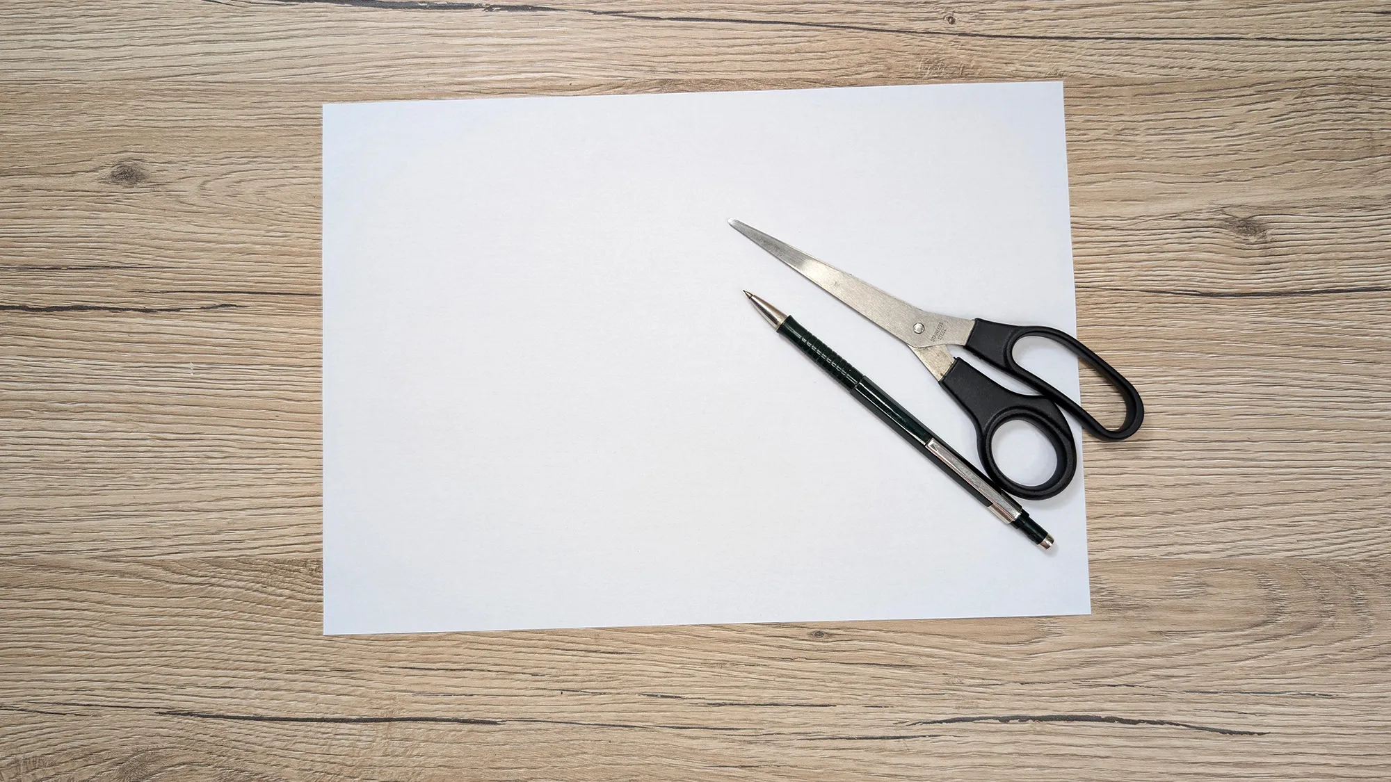 Papier-Helicopter Bumerang basteln Schritt 1: Materialien vorbereitet