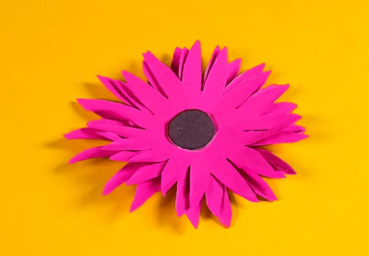 Schöne Papierblume basteln: Einfache DIY-Anleitung für Kinder