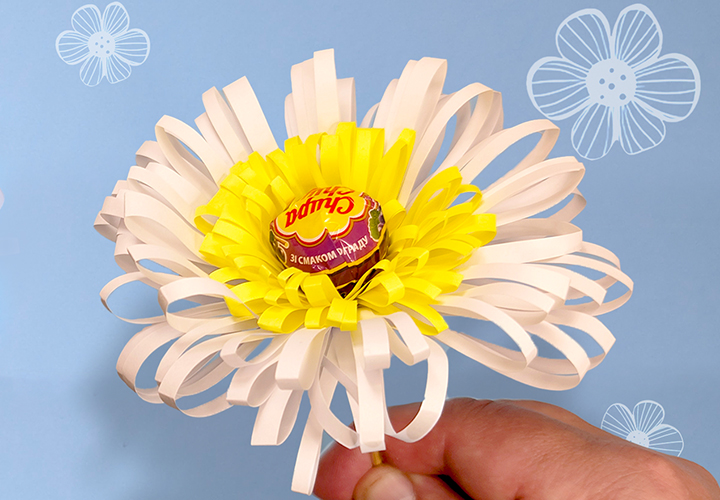 DIY papirblomst med lollipop: Søjse gave til mors dag eller gave til bedstemor