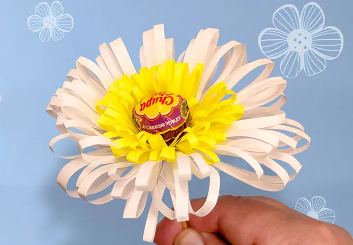 DIY Bunga kertas dengan Lolli: Hadiah manis untuk Hari Ibu atau hadiah untuk Oma
