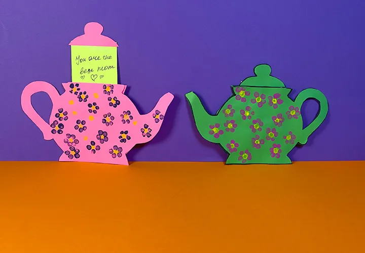 DIY teko teh-kartu dengan kejutan: hadiah untuk Hari Ibu atau hadiah untuk Nenek