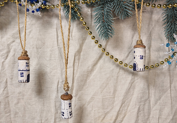 DIY-vejledning: Julepynt i form af et korkhus