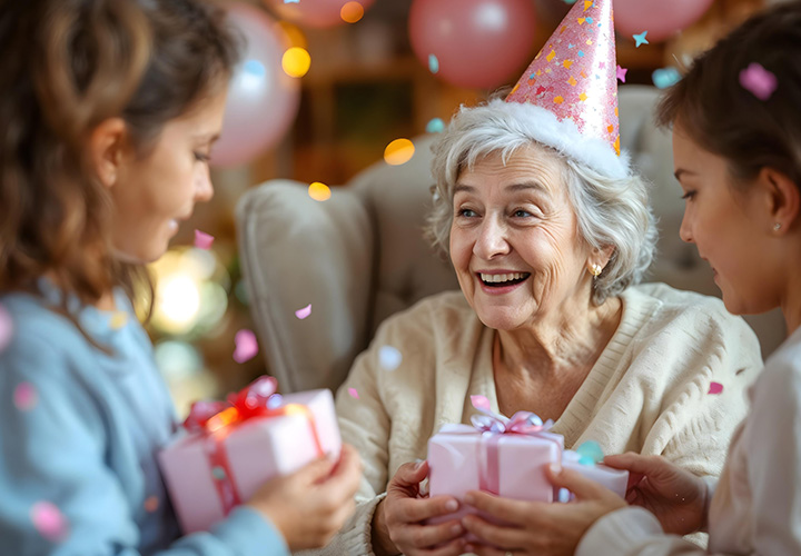 80 bursdagshilsener for besteforeldre: Hjertelige ord for bestemor og bestefar