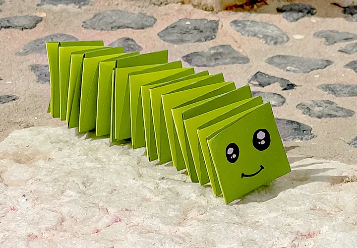 Papier Schlange basteln: Einfache Anleitung mit Fotos und Video für Kinder