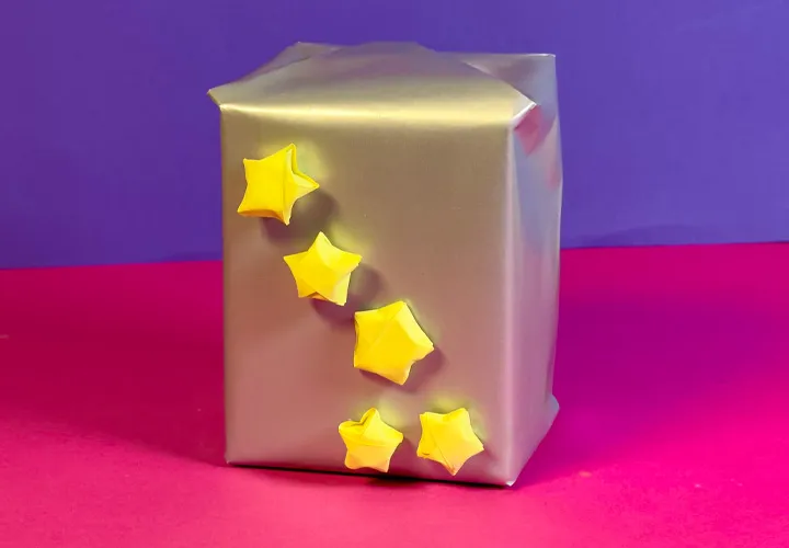 Creare stelle di carta per regali – Guida con video e foto