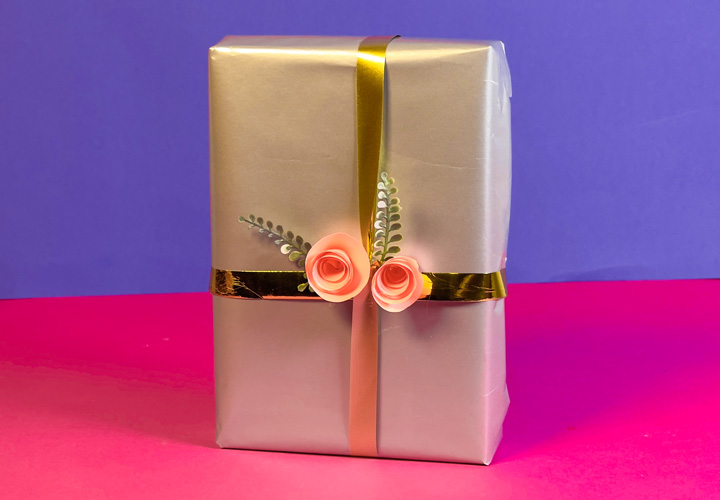 Papierbloemen voor het maken van cadeaus - Handleiding met video & foto's