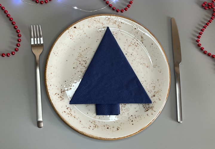 Doblar servilletas en forma de árbol de Navidad (Variante 2): Instrucciones con fotos y video