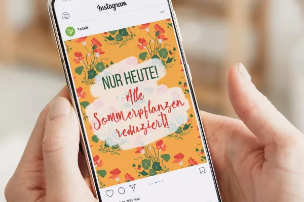 Sotsiaalmeedia postitus taustal taimede tekstuuriga