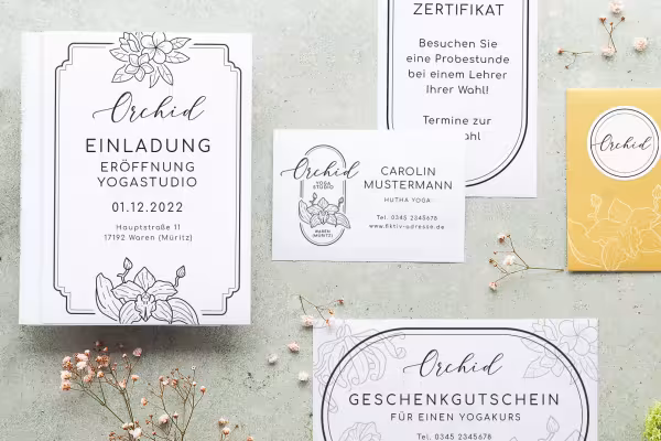Cartes de visite et chèques-cadeaux avec des graphiques floraux