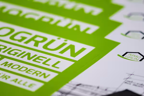 Lær bruken av overtrykk i InDesign for foredlingsteknikker på trykkdataene dine!