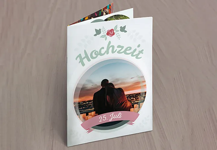 Svatební noviny: Šablony v různých designech pro PowerPoint a InDesign.