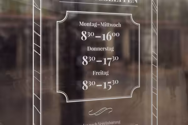 Mall för öppettidsskylt och informationsblad i högformat