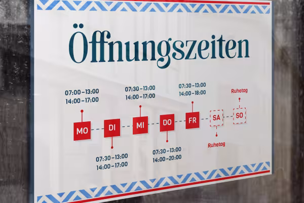 Mall för öppettidsskylt och anslag i liggande format