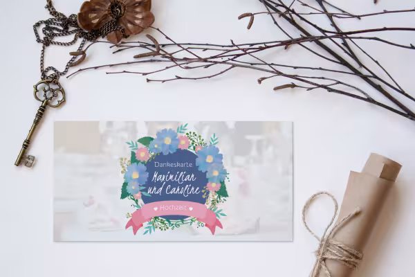 Mockup: Tarjeta de agradecimiento en una escena fotorrealista