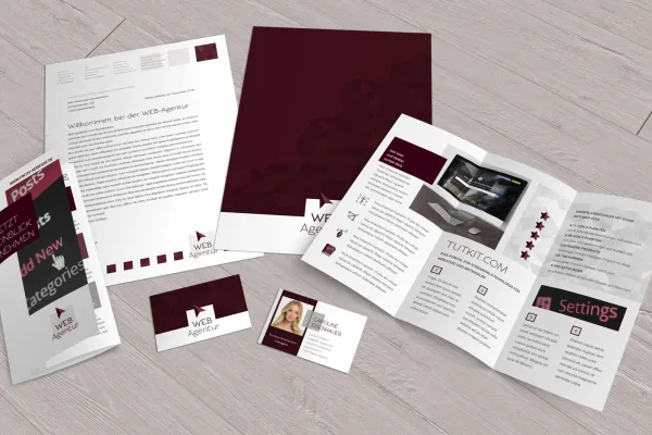 Vorlagen im Corporate Design für den Bereich Web und IT: Flyer, Briefpapier, Visitenkarten