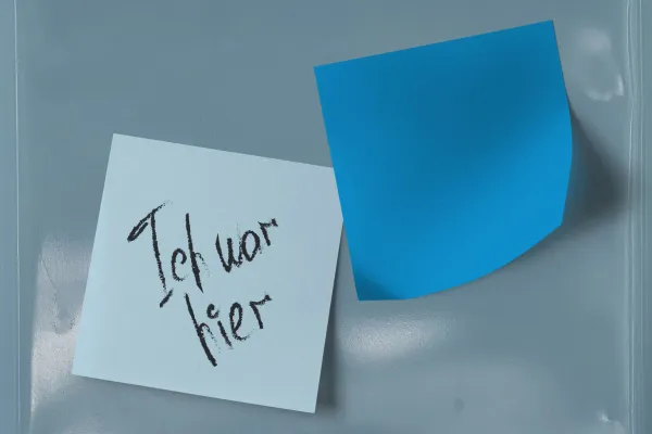 Post-its on the fridge