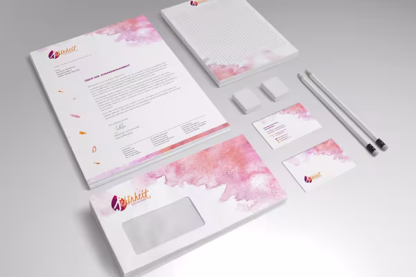 PSD-mockup sisältäen kirjepaperin, käyntikortin, palan.