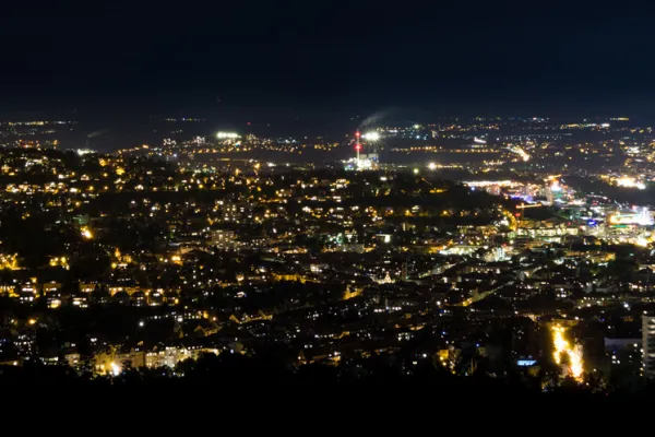 Panaroma einer Stadt bei Nacht – im Training wird gezeigt, worauf bei der Erstellung von Panoramen zu achten ist.