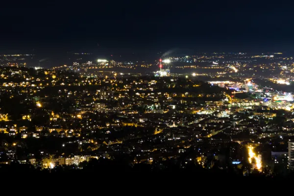 Pemandangan kota di malam hari - dalam pelatihan ditunjukkan hal-hal yang perlu diperhatikan saat membuat panorama.