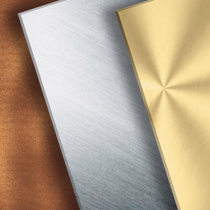 Glanzende metalen texturen: goud, zilver en brons.