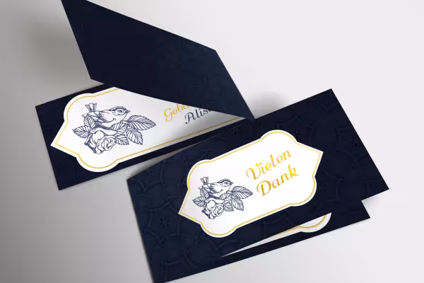 Cartes de remerciement avec un fond bleu foncé