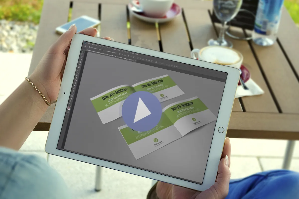 Applicare mockup per brochure A5 in formato orizzontale in Photoshop.