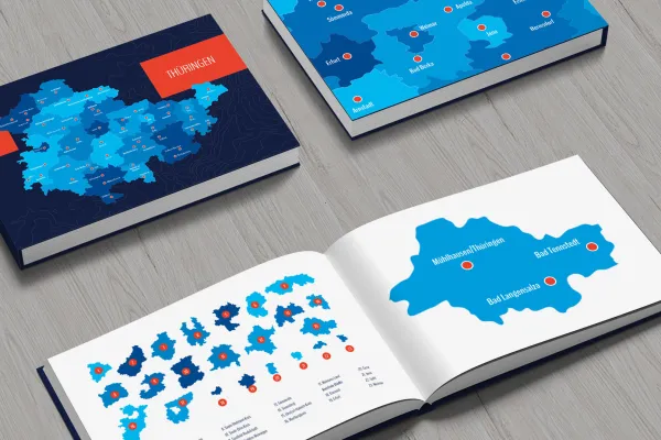 Landkarte Thüringen mit Landkreisen in einem Buch