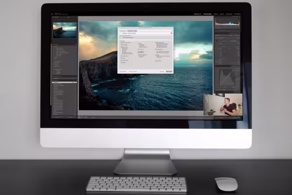 Edición de fotos con Lightroom Classic CC, un monitor muestra la sección del tutorial