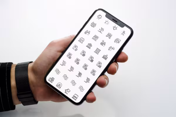 Smartphone con iconos de empresa
