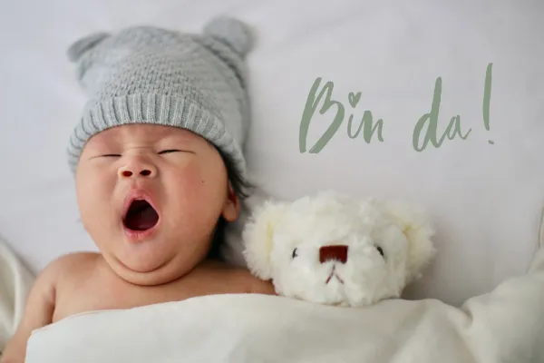 Foto eines Babys, ein Handlettering ist eingefügt