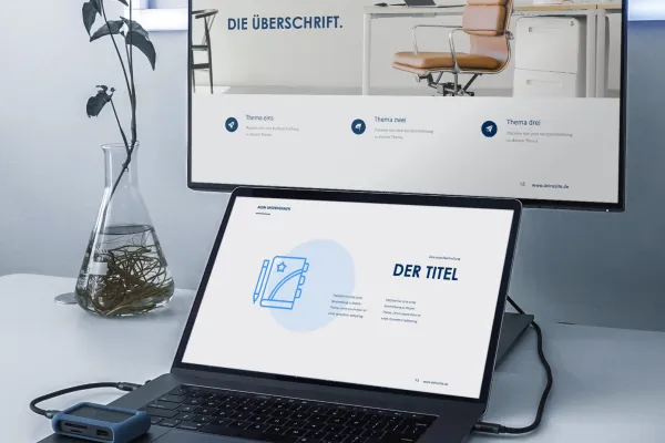 Präsentationsfolien der Vorlage Flow auf Monitor und Laptop
