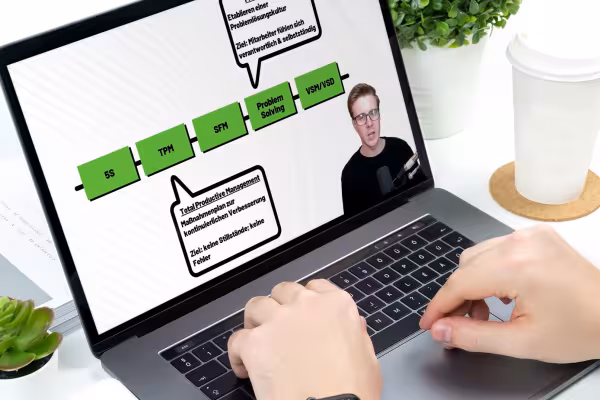 Curso de vídeo sobre gestión ajustada de proyectos, extracto del tutorial sobre un ordenador portátil