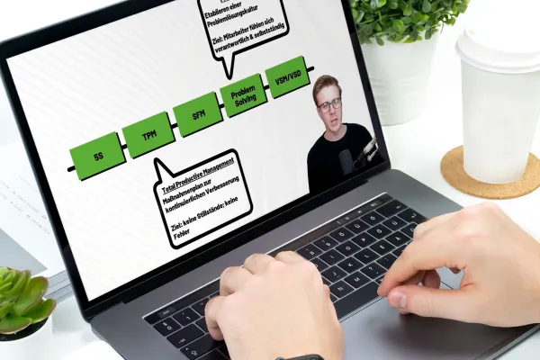 Video-Kurs zum Lean Projektmanagement, Ausschnitt aus dem Tutorial auf einem Laptop