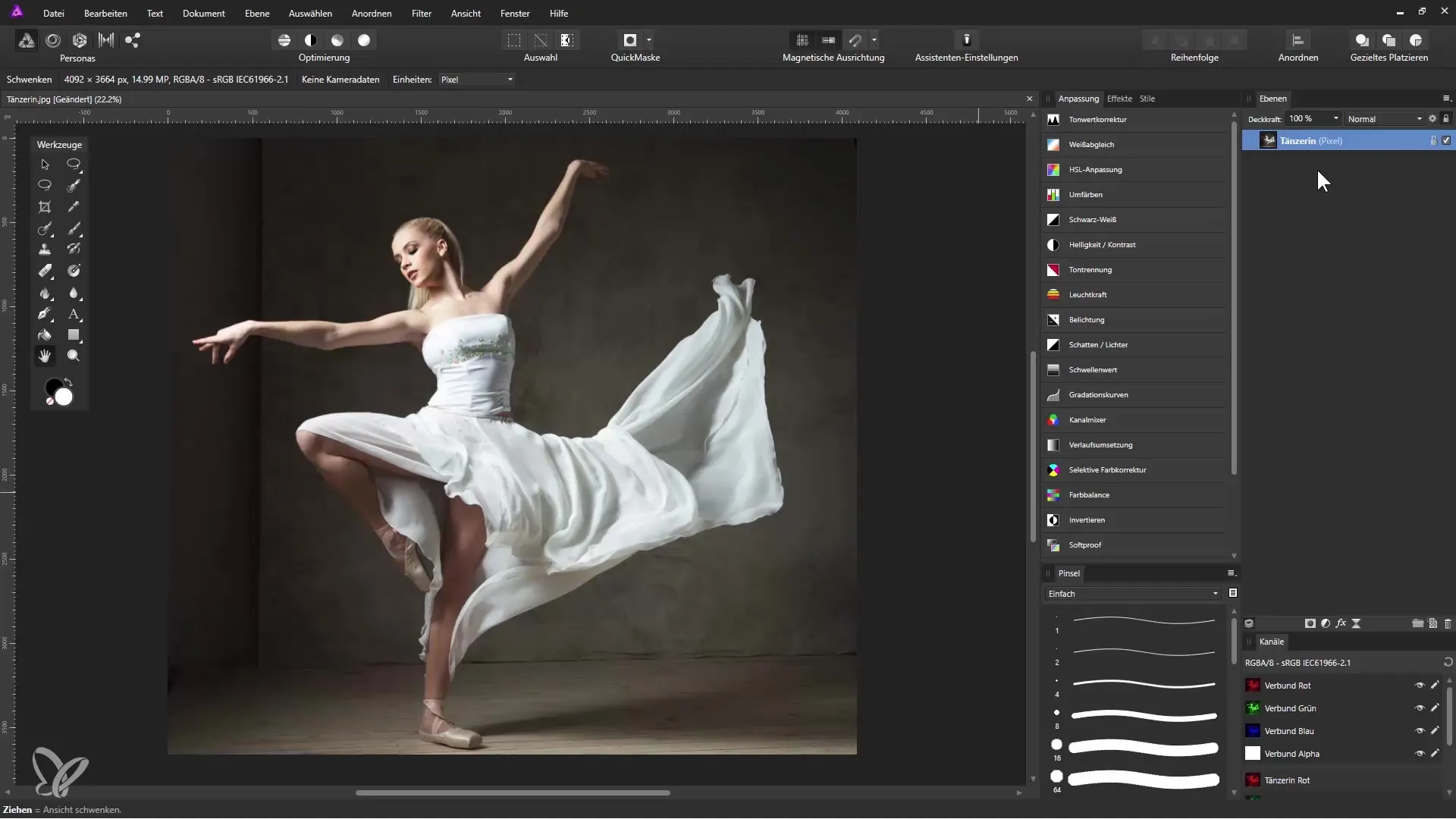 How to create a Christmas angel with a metallic look in Affinity Photo