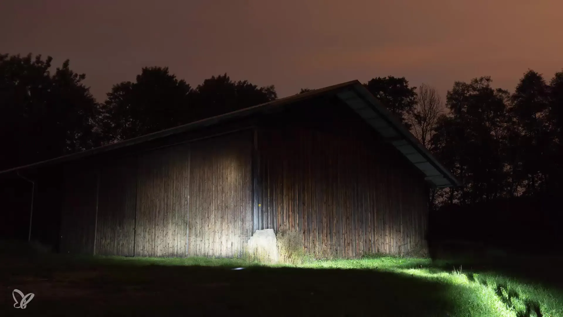 Fotografía nocturna fácil - Iluminar un granero con una linterna Fotografía nocturna fácil - iluminar un granero con una linterna