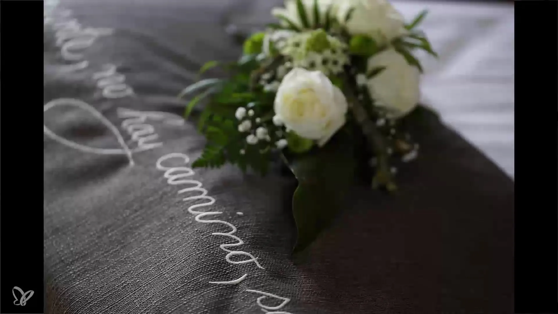 Fotografia alberghiera: mettere in scena con abilità un bouquet di fiori Fotografia d'hotel: mettere in scena un bouquet con abilità