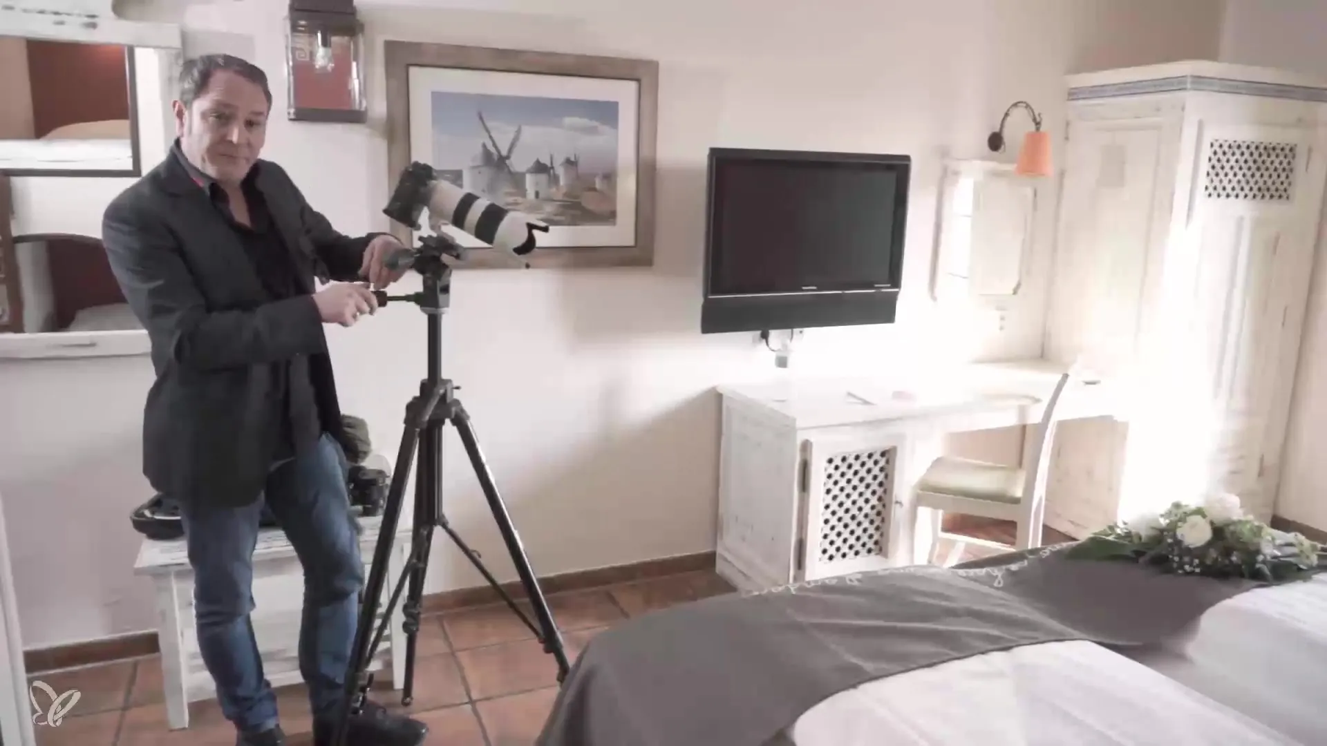 Fotografia alberghiera: mettere in scena con abilità un bouquet di fiori Fotografia d'hotel: mettere in scena un bouquet di fiori con maestria