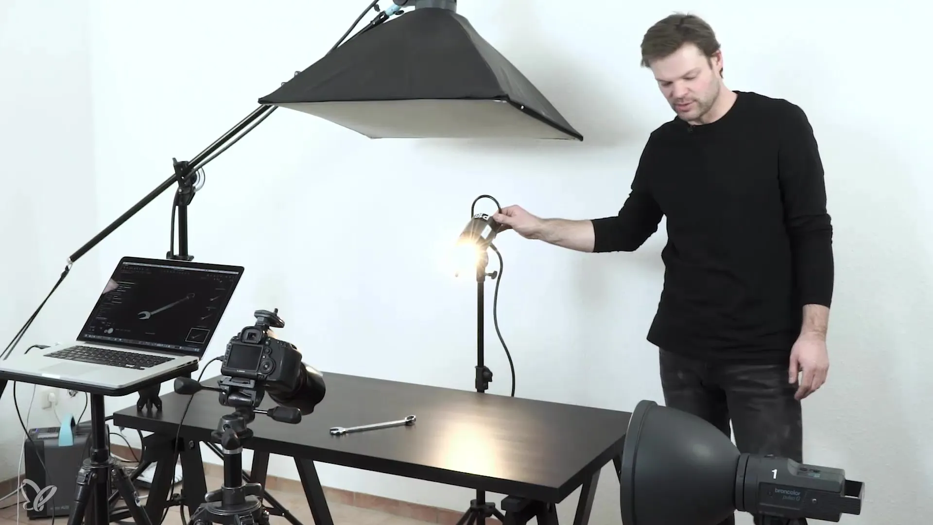 Creatieve productfotografie – Moersleutels professioneel in scène zetten Creatieve productfotografie – Moeren professioneel in scène zetten