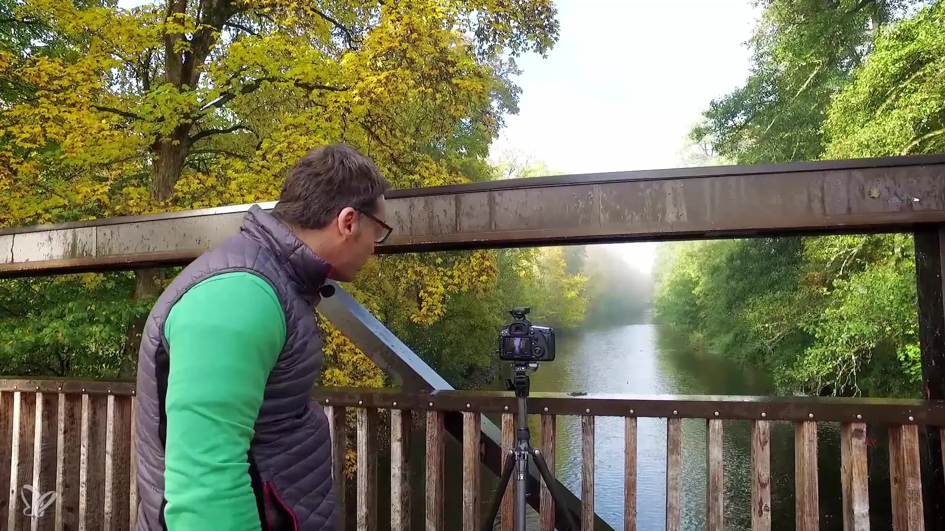 Herbstliche Flussfotografie mit Langzeitbelichtung Herbstliche Flussfotografie mit Langzeitbelichtung