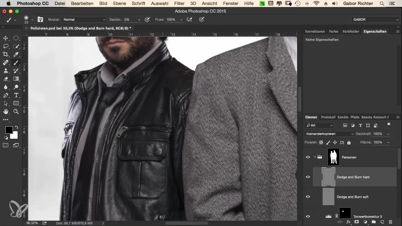 Dodge and Burn: Kleidung in Photoshop bearbeiten