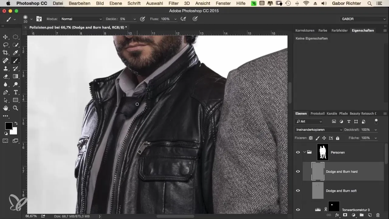 Dodge and Burn: Kleidung in Photoshop bearbeiten