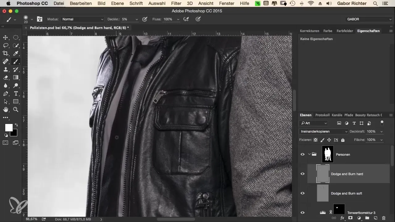 Dodge and Burn: Kleidung in Photoshop bearbeiten