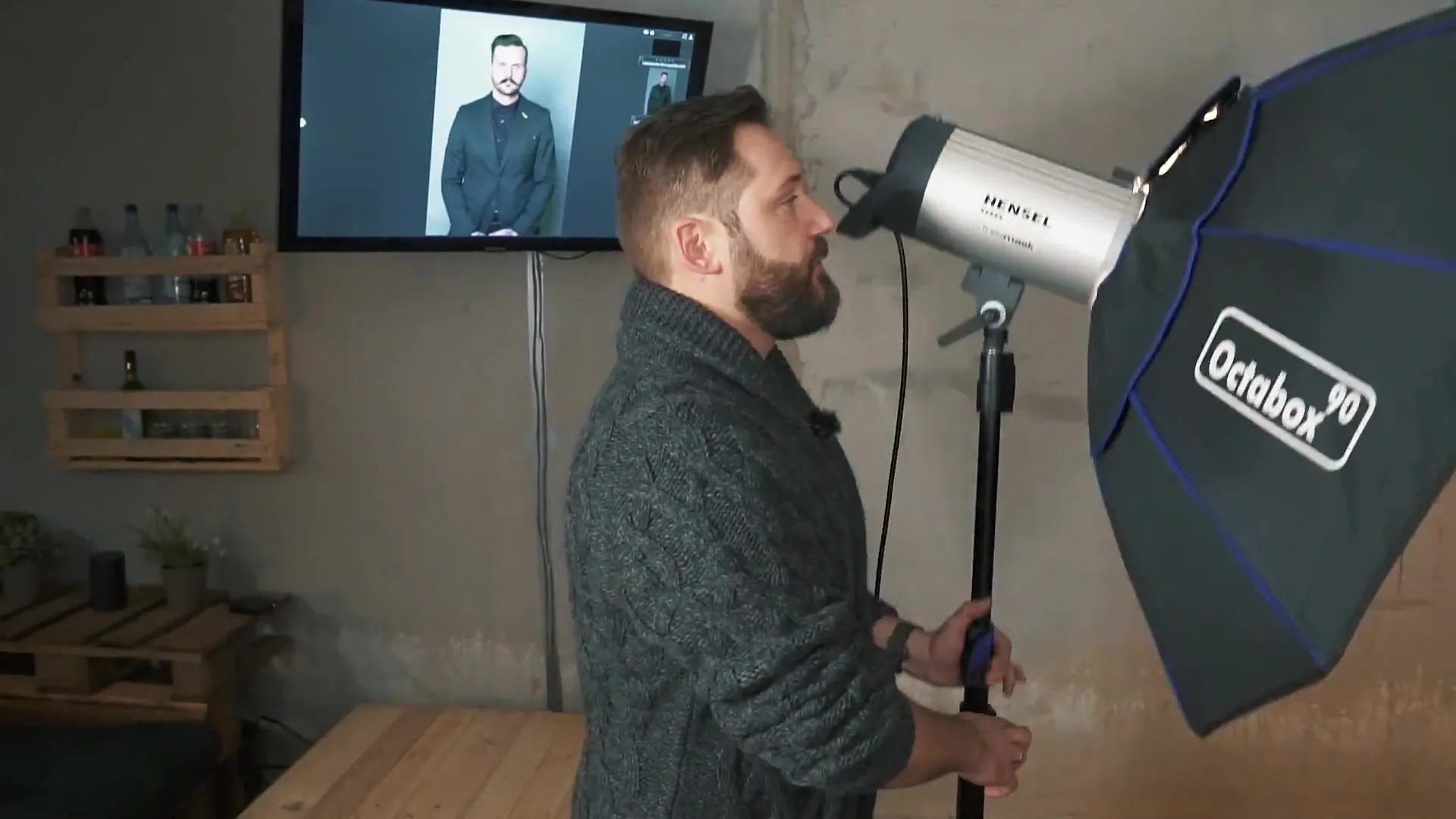 Professionelles Filmplakat im Preacher-Stil Lichtsetup und Fotografie Professionelles Filmplakat im Preacher-Stil Lichtsetup und Fotografie