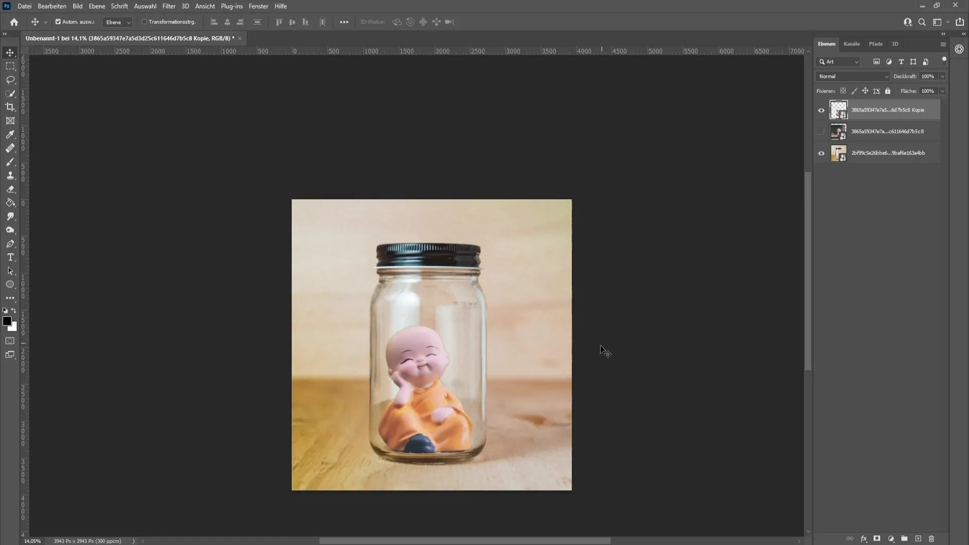Insertar realísticamente un objeto en un vaso - Guía paso a paso para Photoshop
