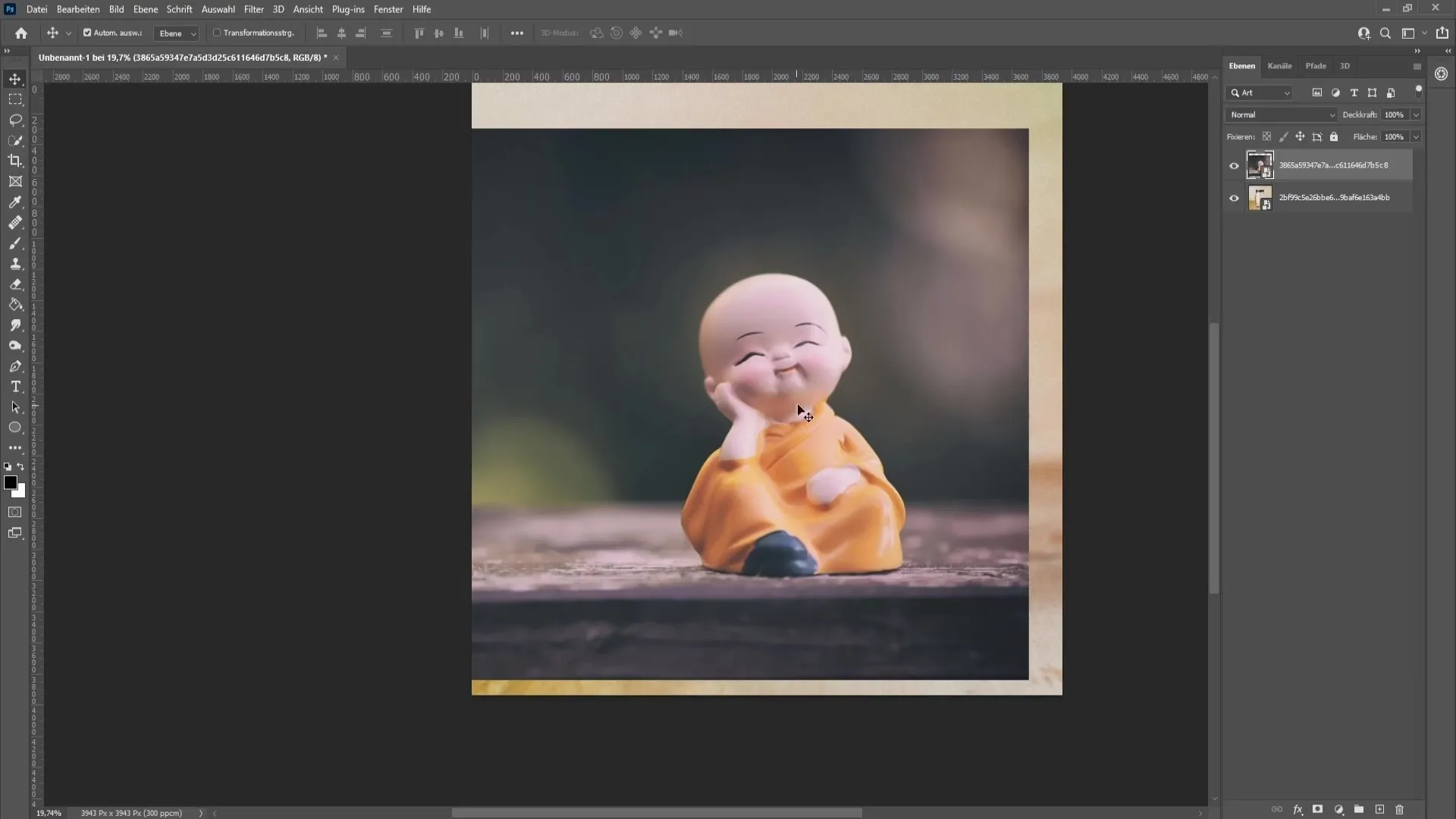 Insertar realísticamente un objeto en un vaso - Guía paso a paso para Photoshop