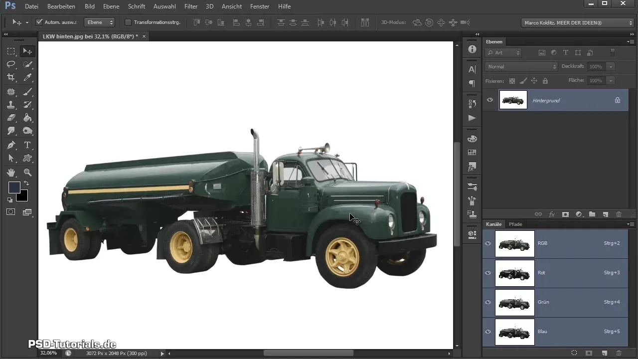 Ritagliare il serbatoio del gas di un camion con Photoshop Ritagliare il serbatoio di un camion con Photoshop