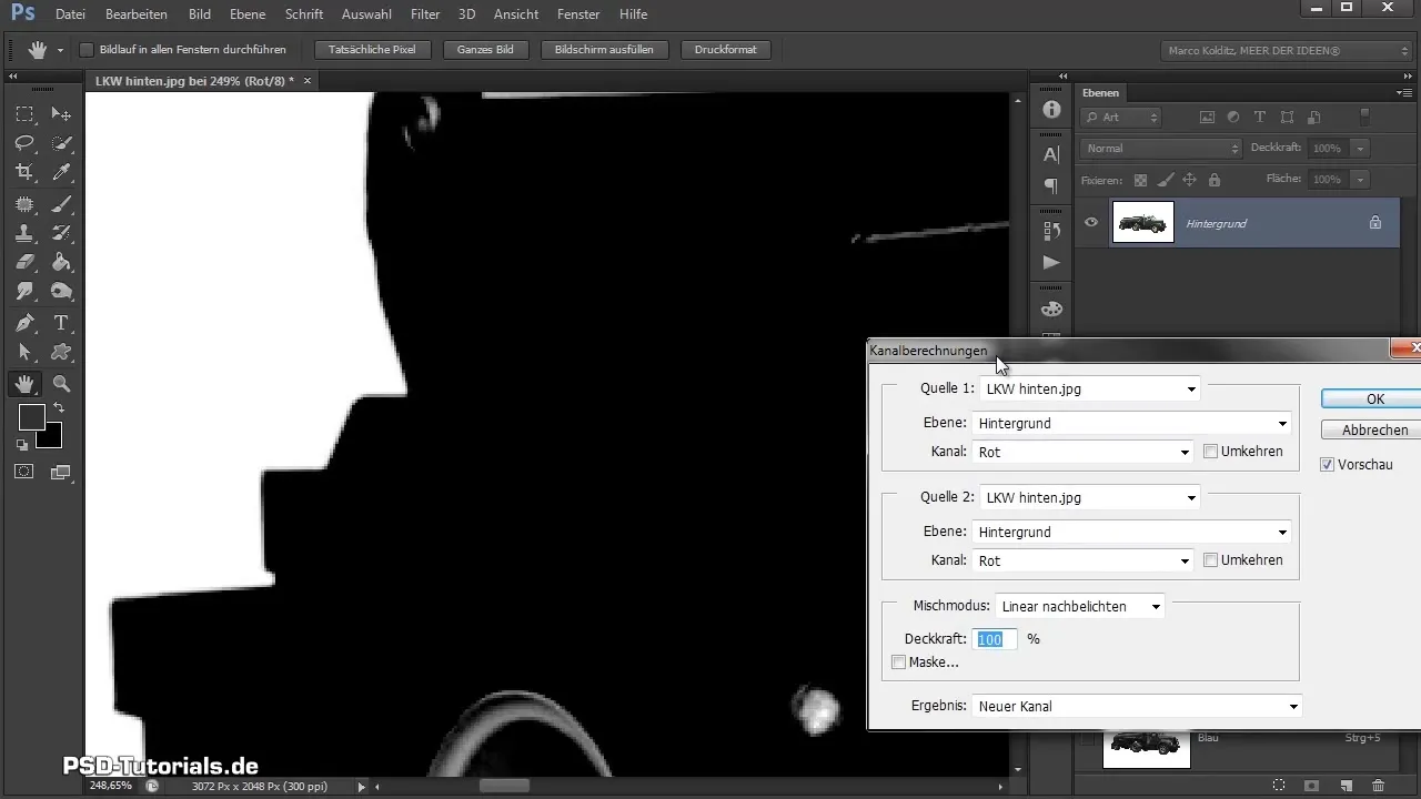 Freesare il serbatoio di un camion con Photoshop Isolare il serbatoio del gas di un camion con Photoshop