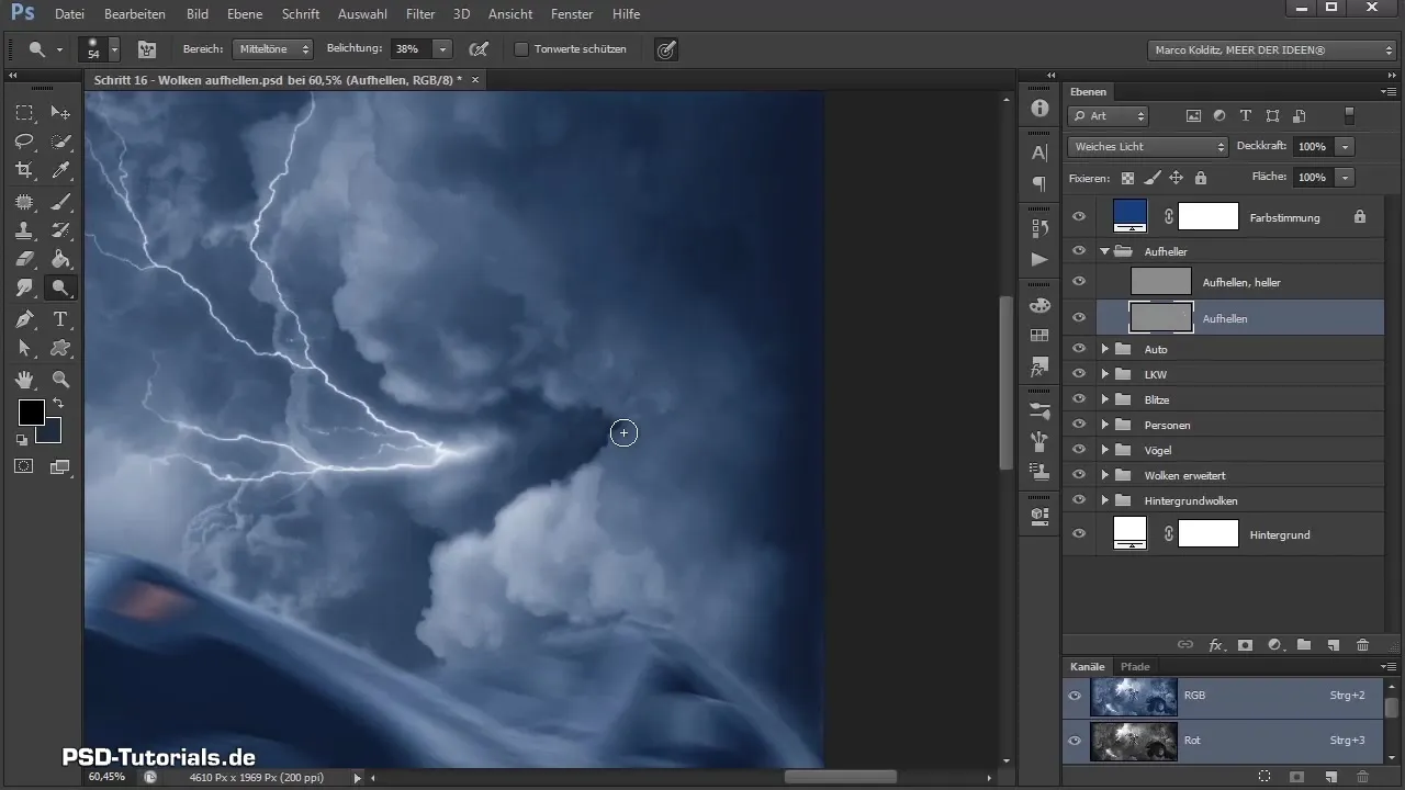 Schiarire le nuvole nel compositing di Photoshop Illuminare le nuvole nel compositing di Photoshop